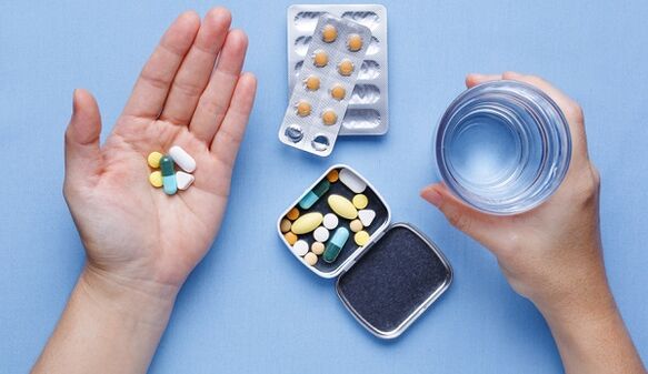 Einnahme von Tabletten gegen Zehennagelpilz