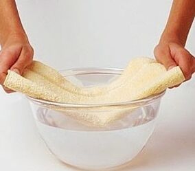 Kompressen mit Minze und Salz zur Behandlung von Zehennagelpilz